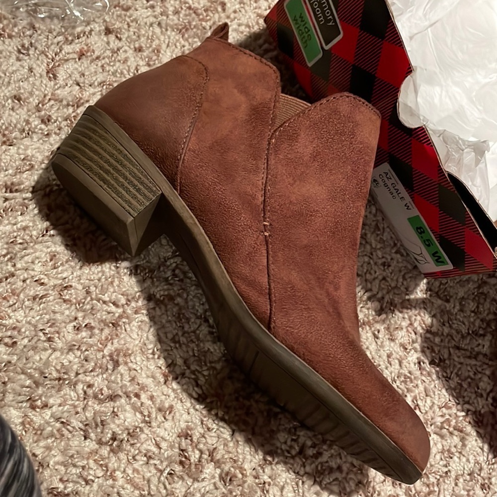 Arizona Booties memory foam wide width 8.5w Cognac color new in box